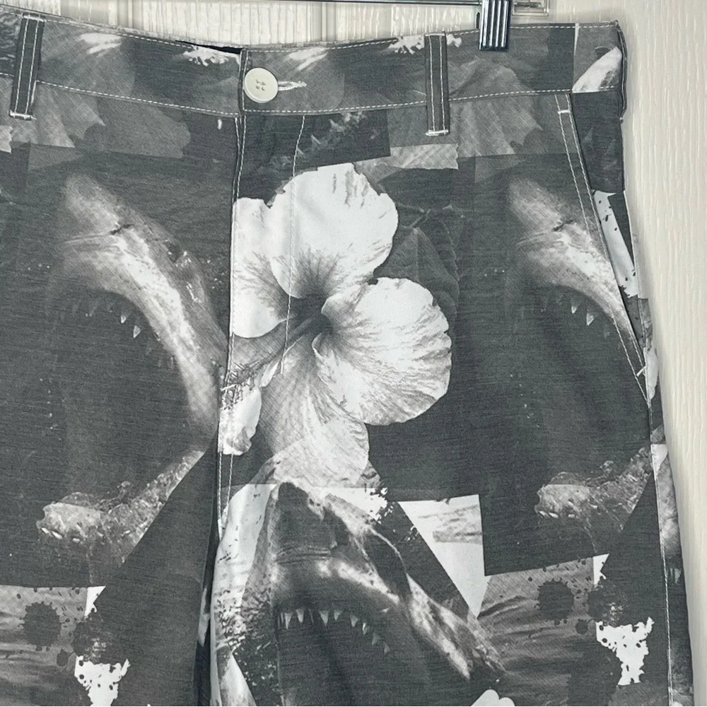 Billabong Men’s Flat Front Shorts Size 34 Gray White Shark Floral Print Pockets